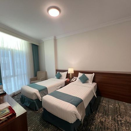 Zaha Al Madina Hotel Медина Екстериор снимка
