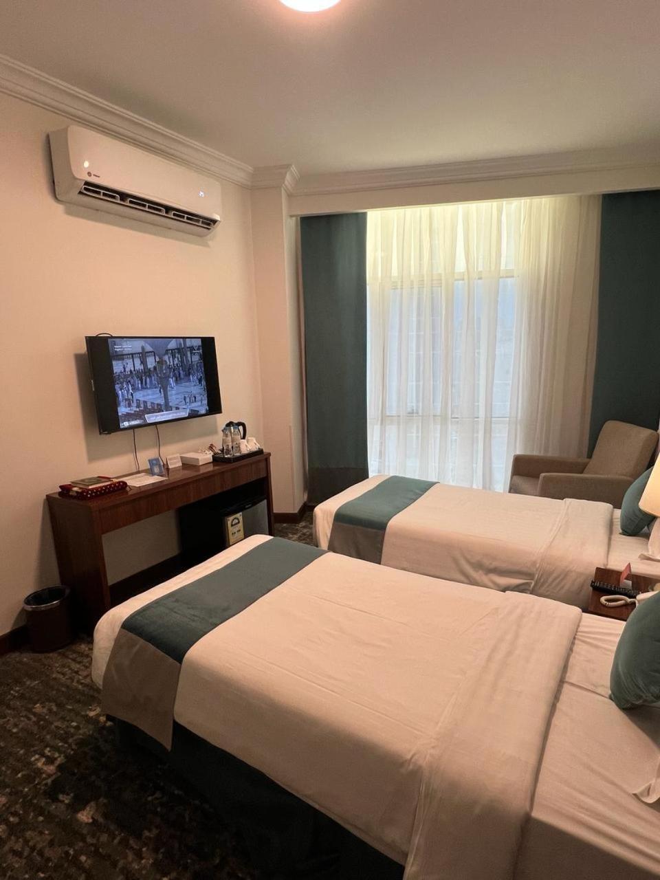 Zaha Al Madina Hotel Медина Екстериор снимка