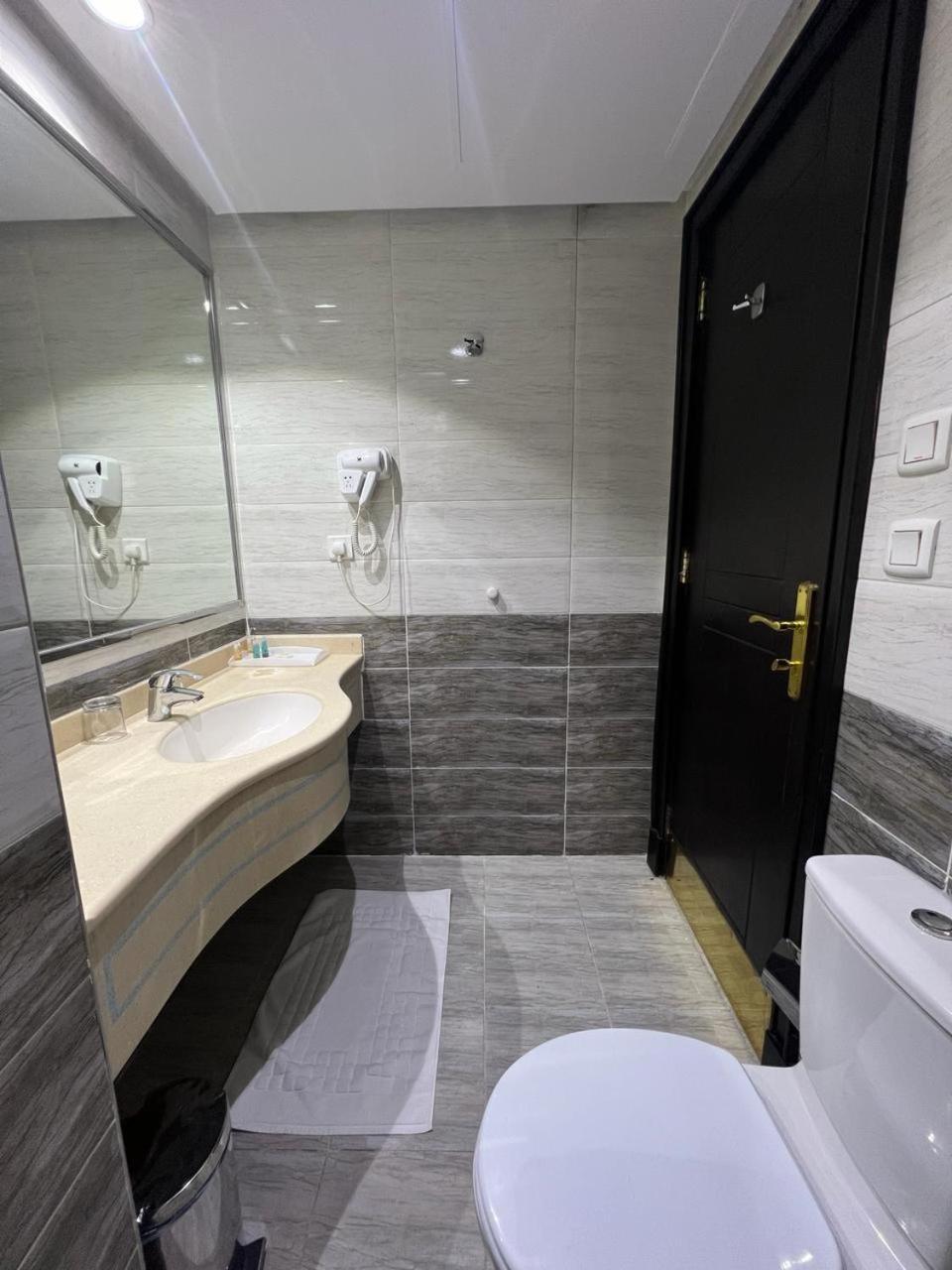Zaha Al Madina Hotel Медина Екстериор снимка