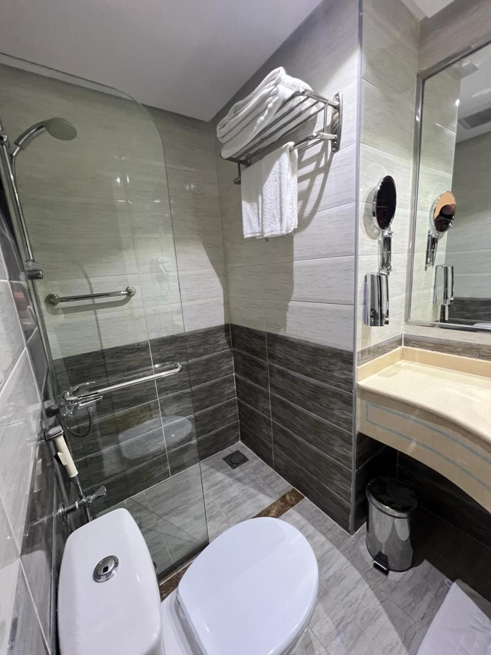 Zaha Al Madina Hotel Медина Екстериор снимка